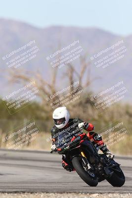 media/Dec-01-2025-Moto Forza (Mon) [[2daa91e15f]]/2-Intermediate Group/Session 3 (Turn 3)/